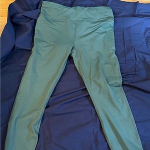 New without tags Fabletics leggings green.